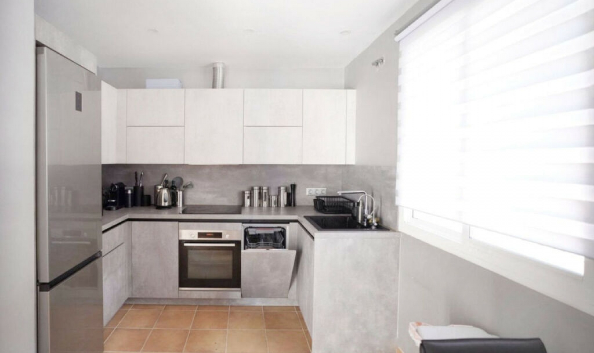 Resale - House -
Aloha