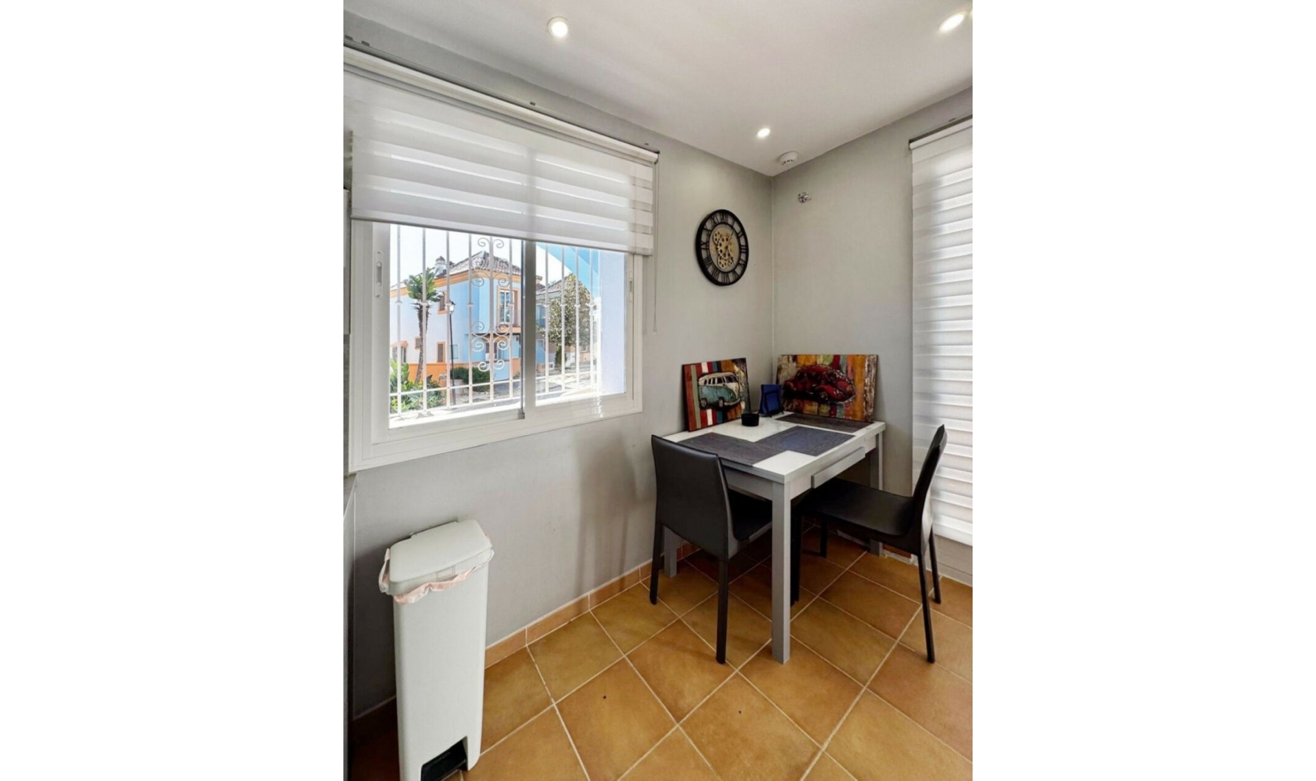 Resale - House -
Aloha