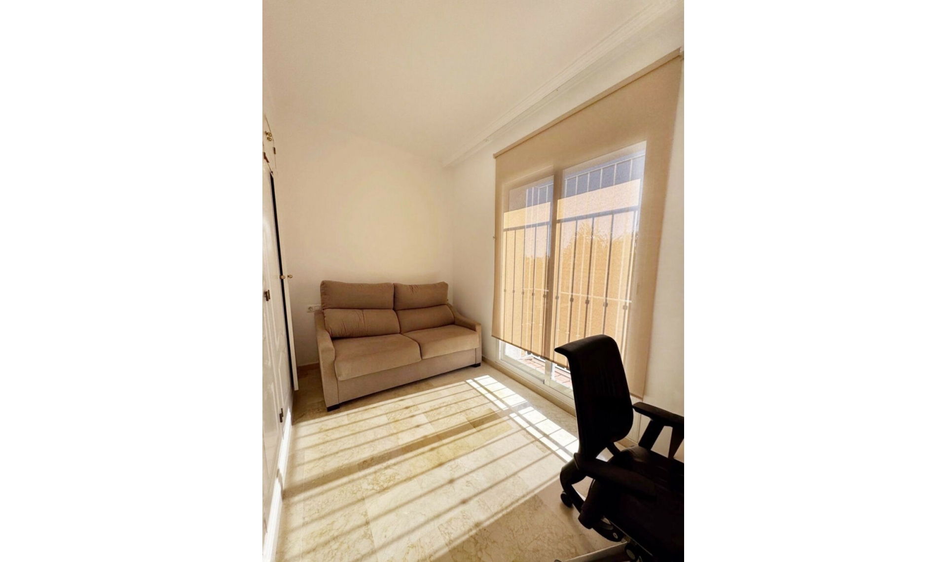 Resale - House -
Aloha