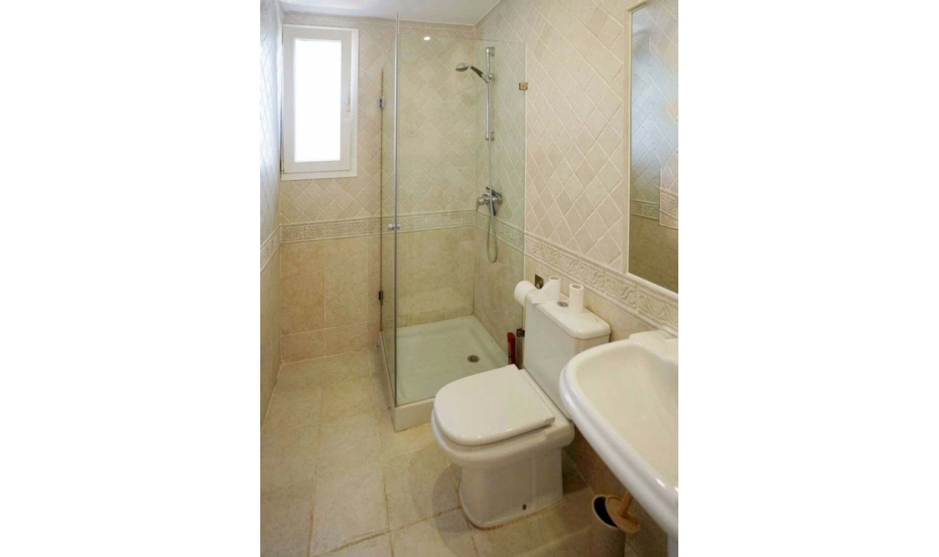 Resale - House -
Aloha