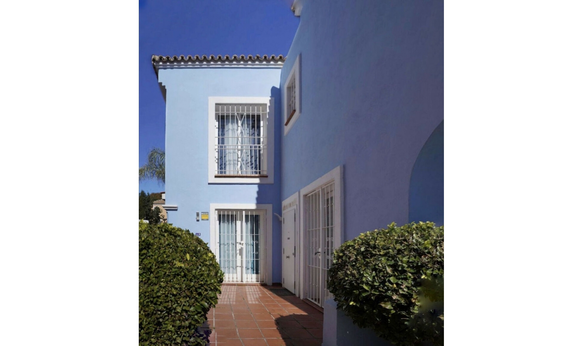 Resale - House -
Aloha