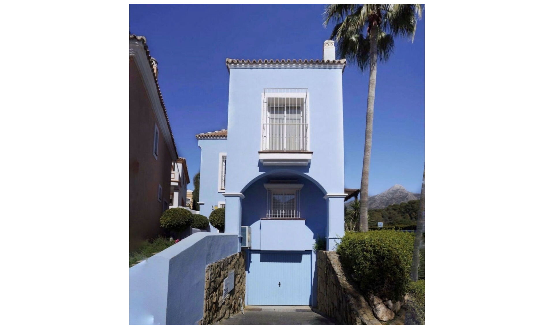 Resale - House -
Aloha