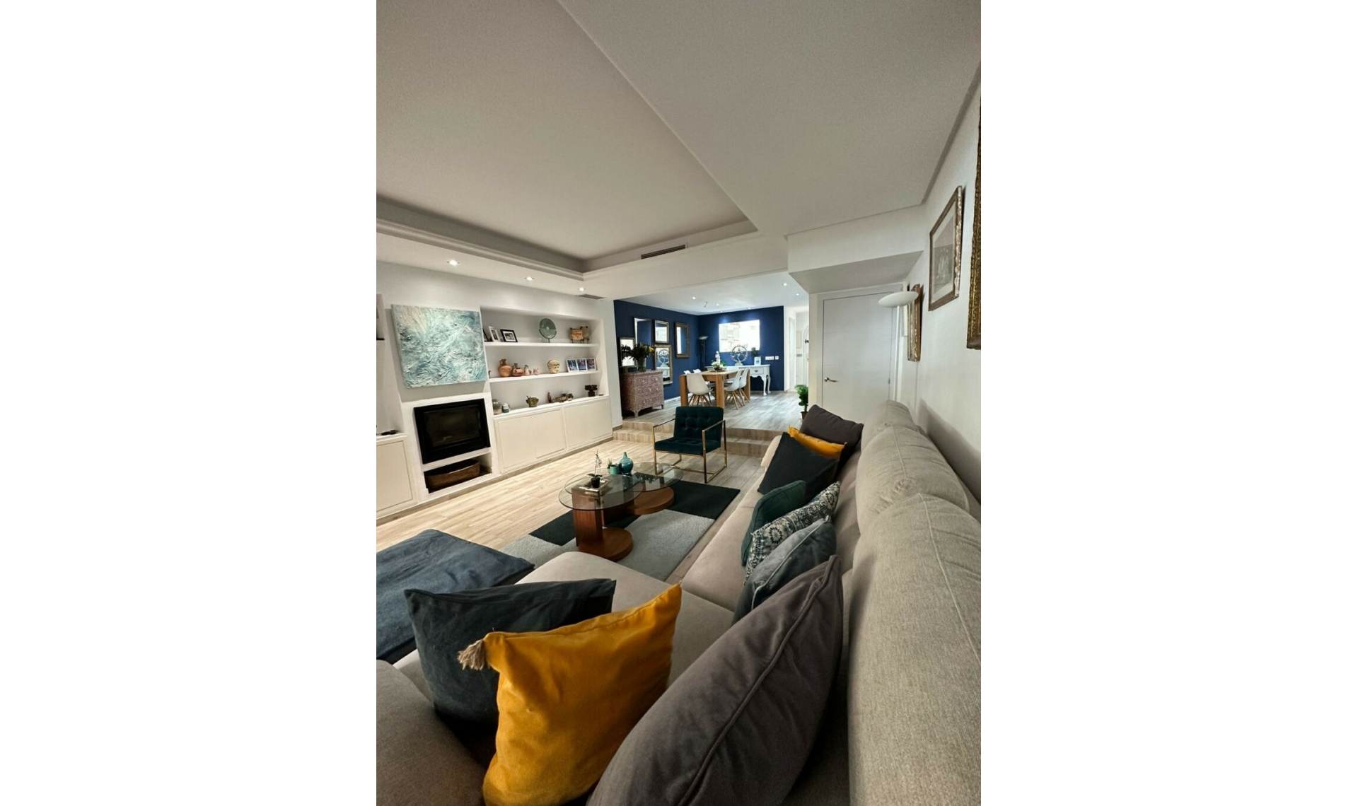 Resale - House -
Aloha