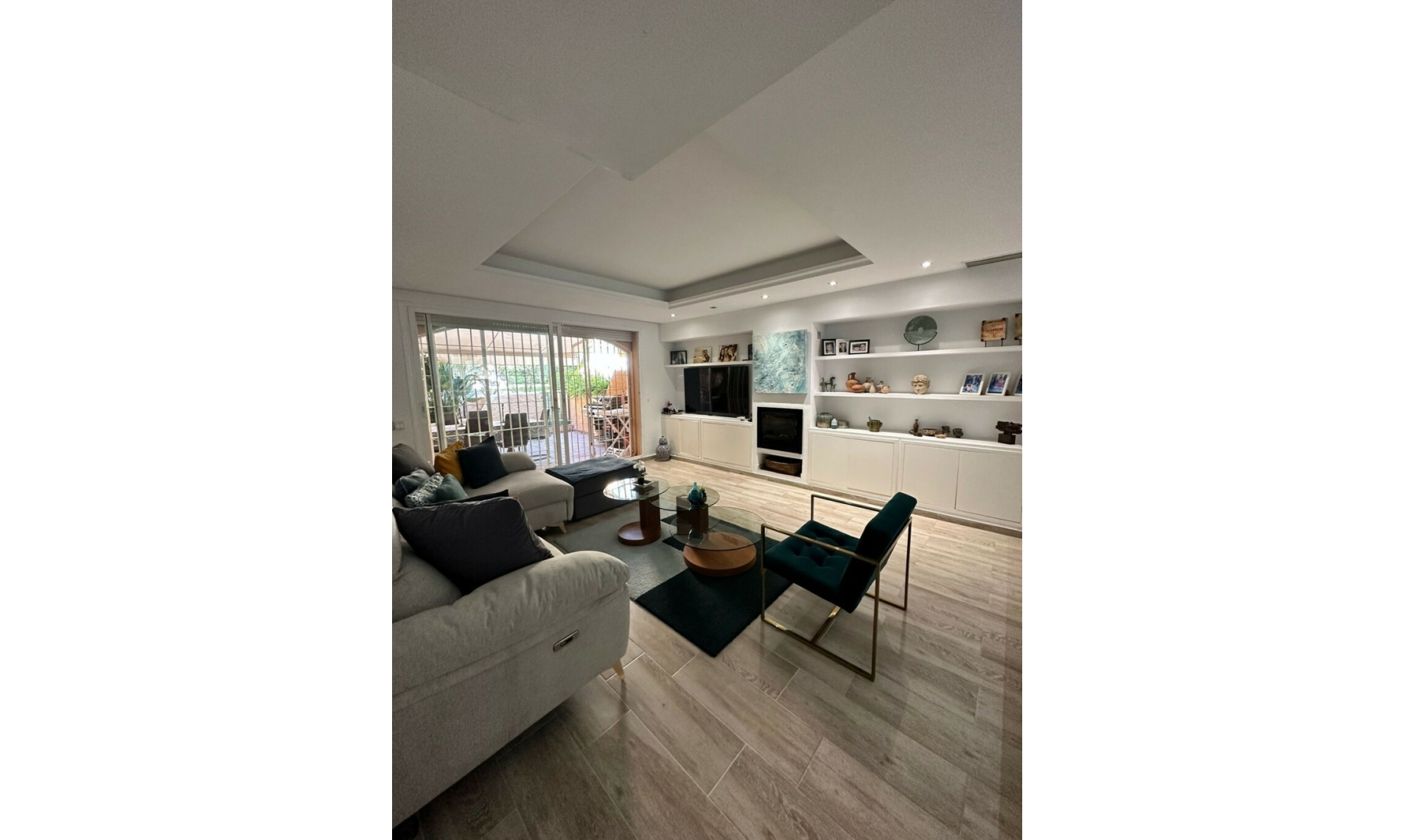 Resale - House -
Aloha