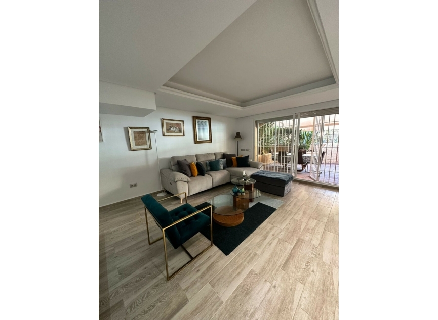 Resale - House -
Aloha