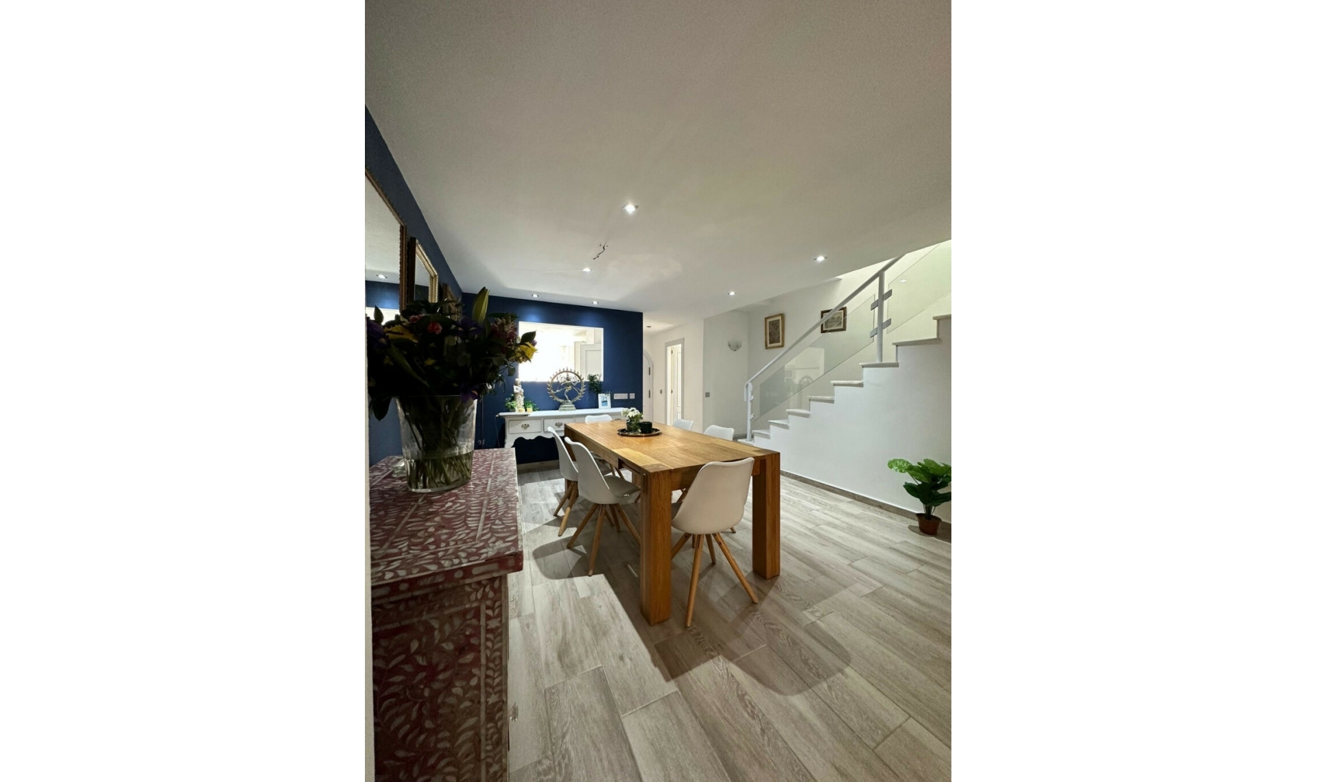 Resale - House -
Aloha