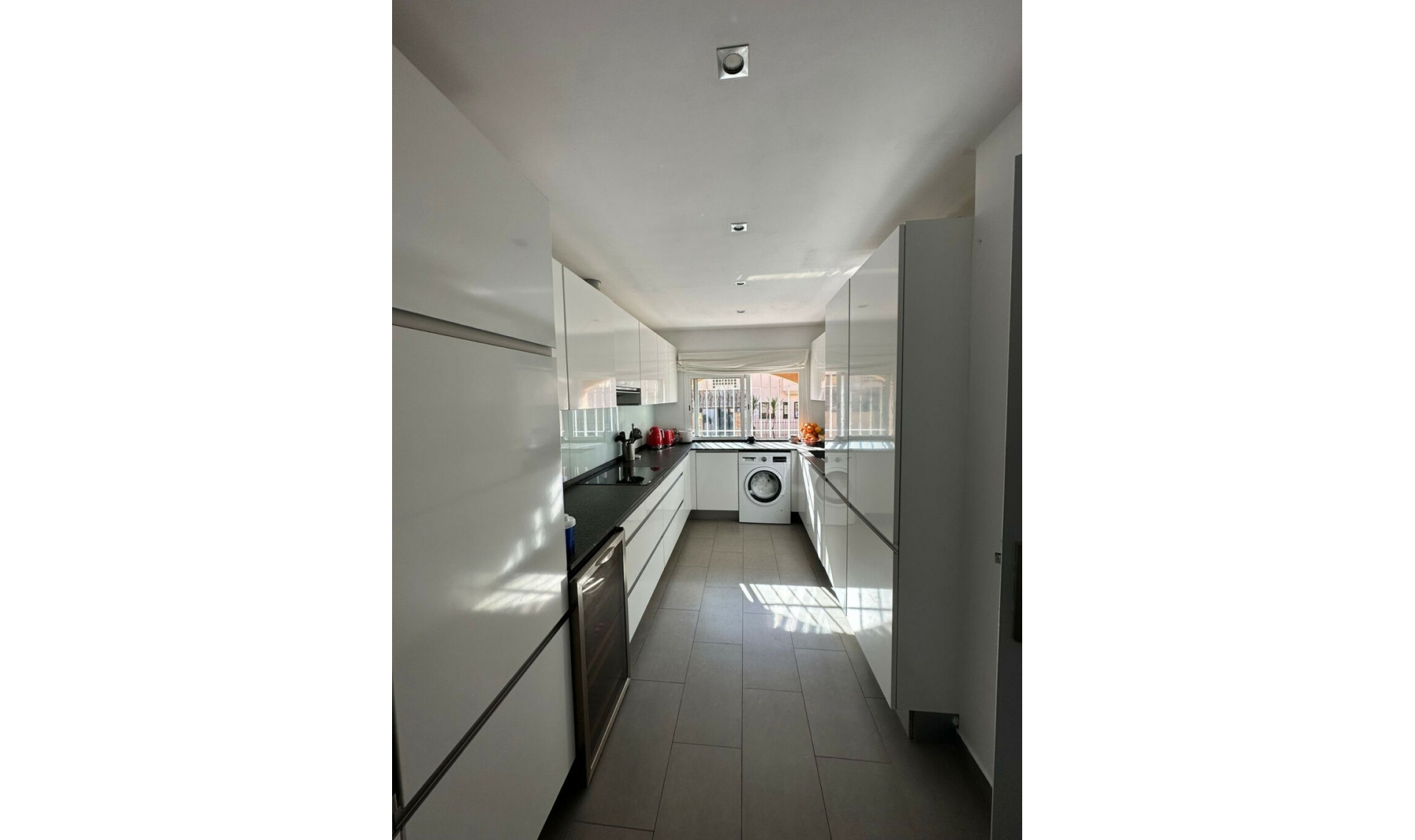 Resale - House -
Aloha