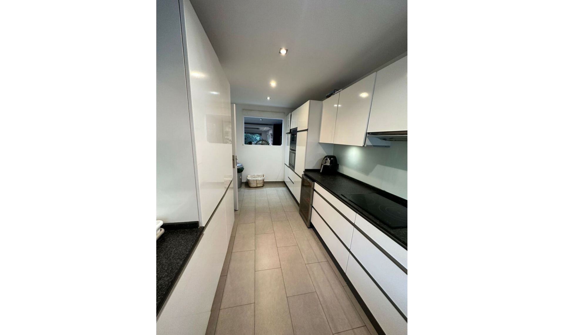 Resale - House -
Aloha