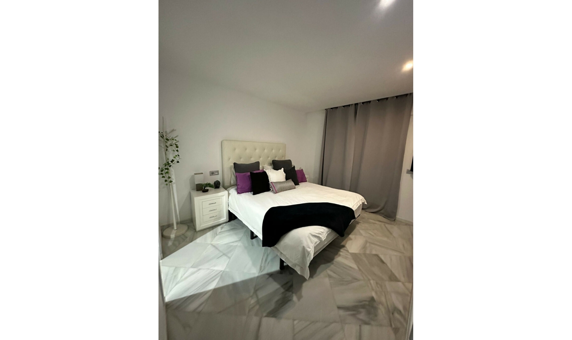 Resale - House -
Aloha