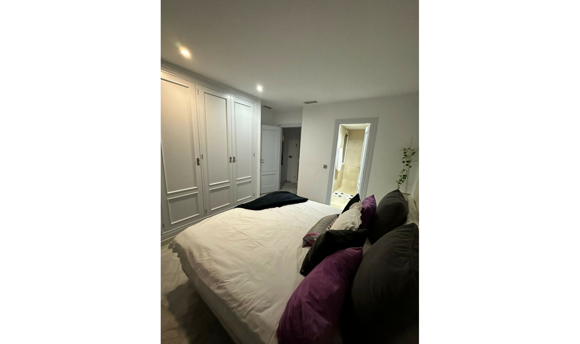 Resale - House -
Aloha