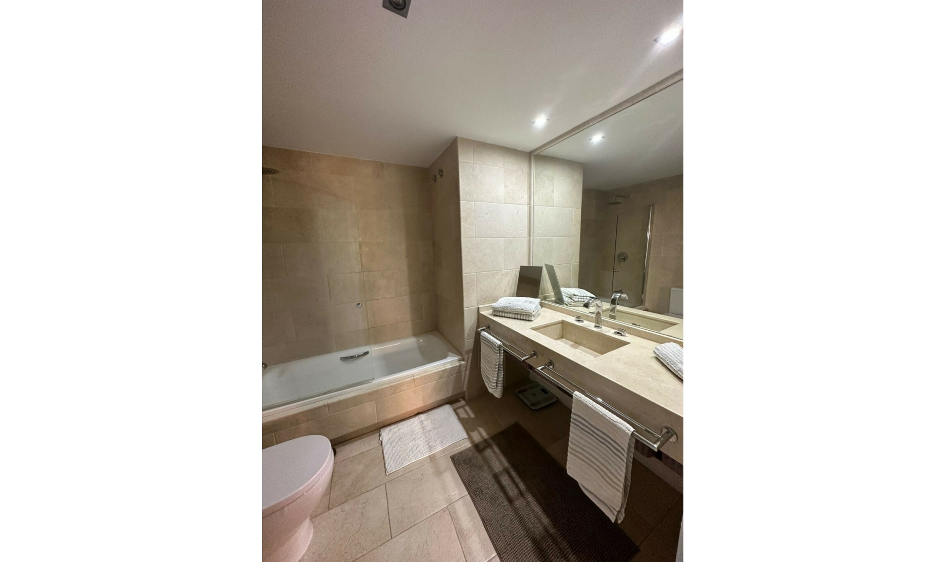 Resale - House -
Aloha