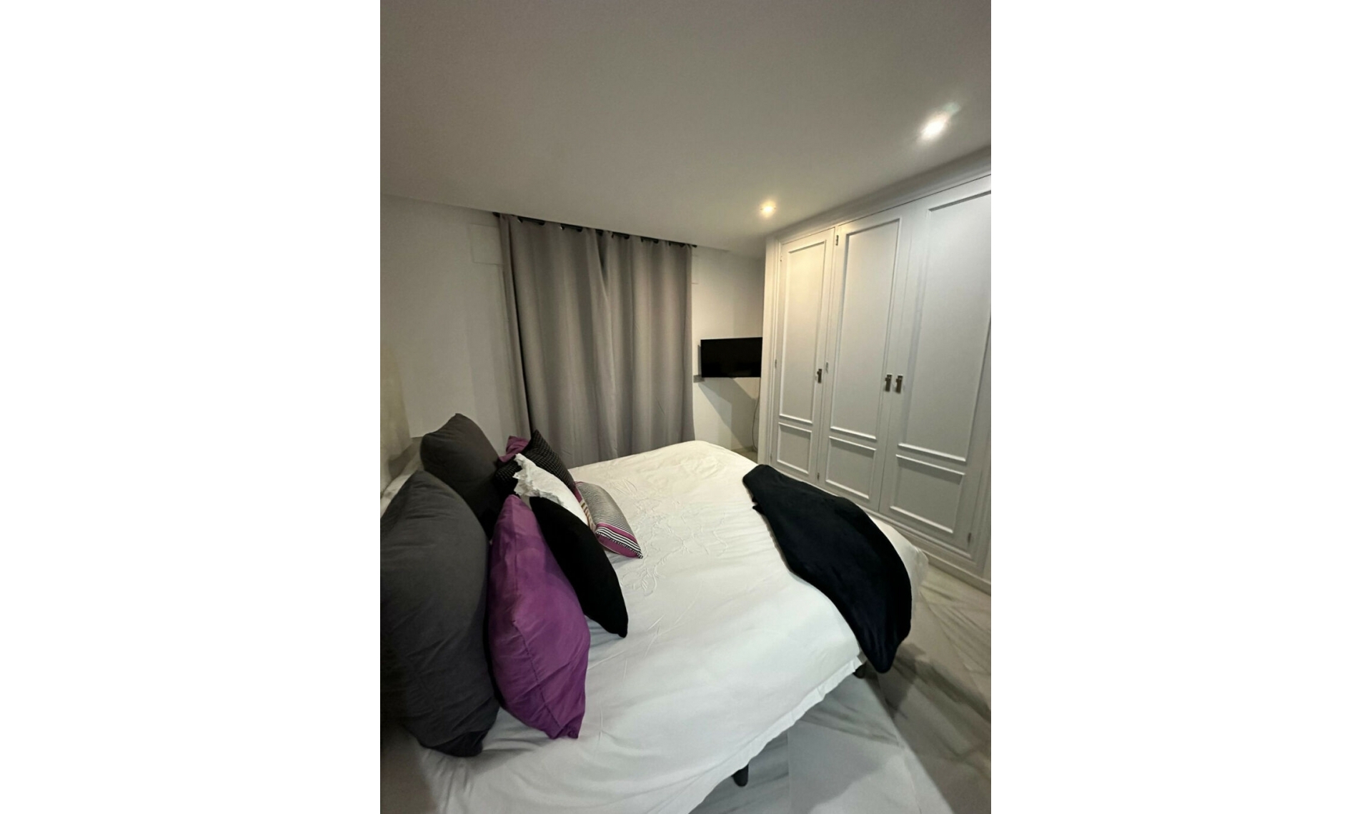 Resale - House -
Aloha