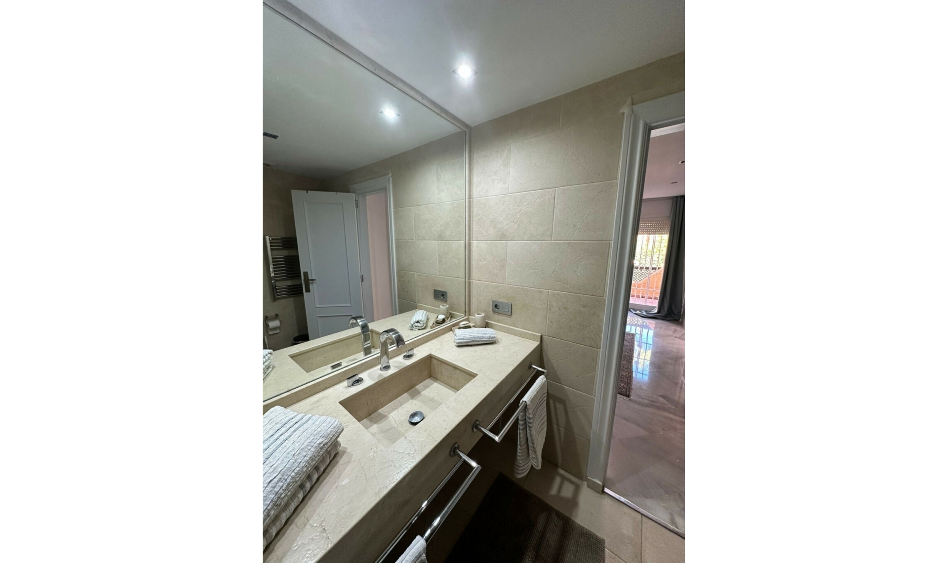 Resale - House -
Aloha