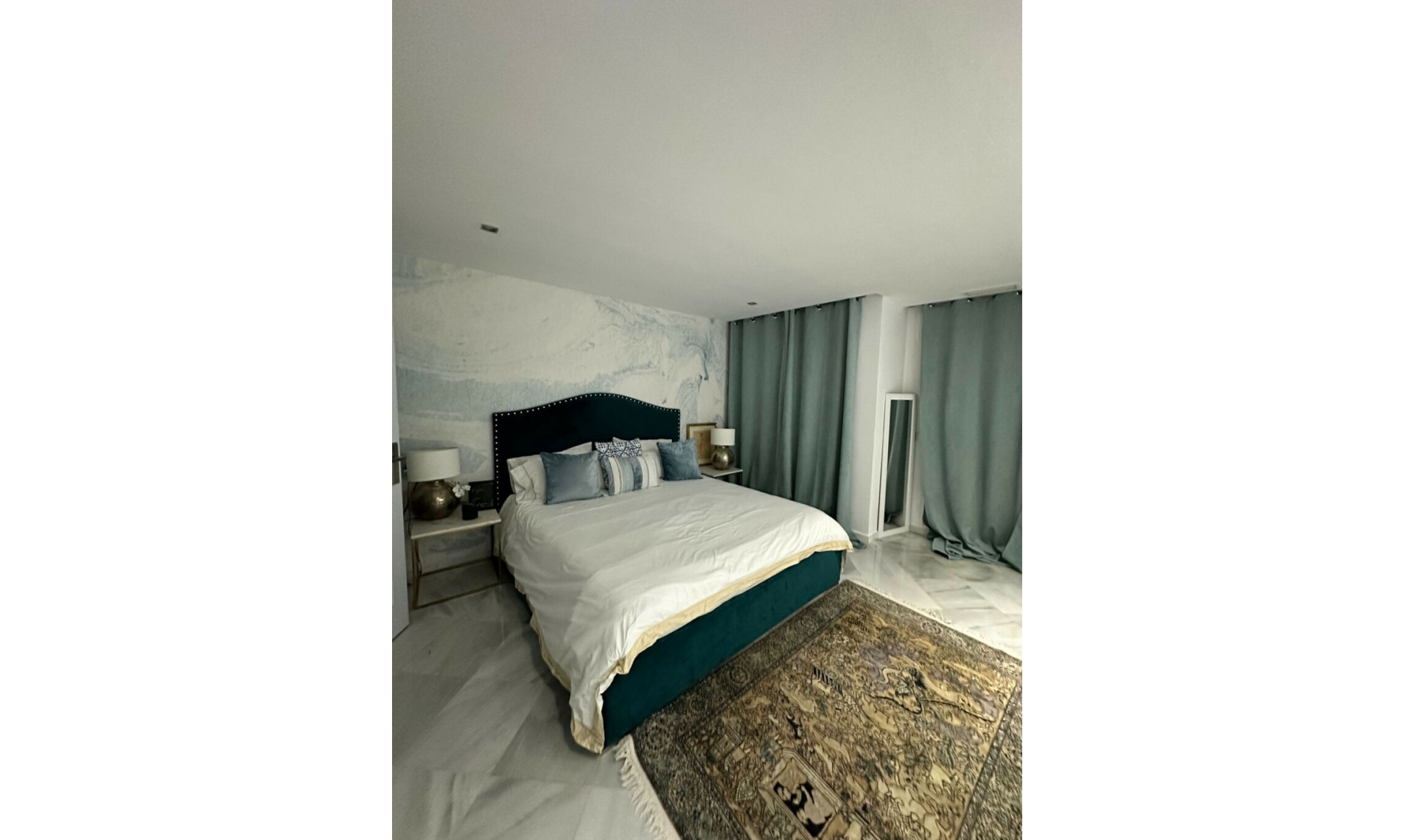 Resale - House -
Aloha