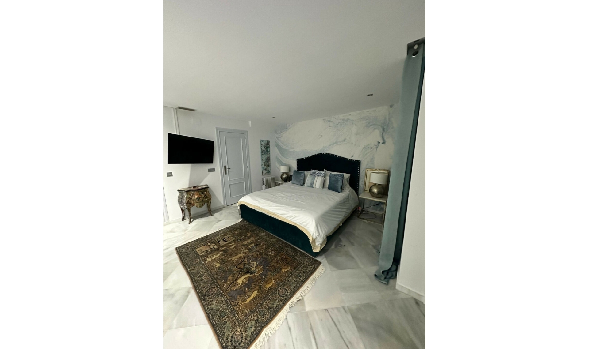 Resale - House -
Aloha