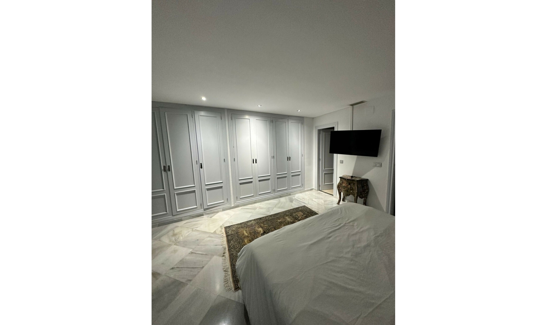 Resale - House -
Aloha