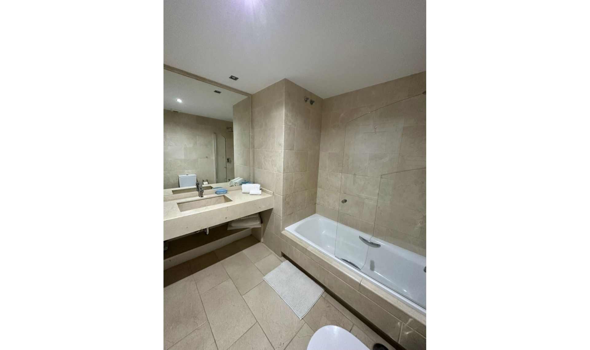 Resale - House -
Aloha