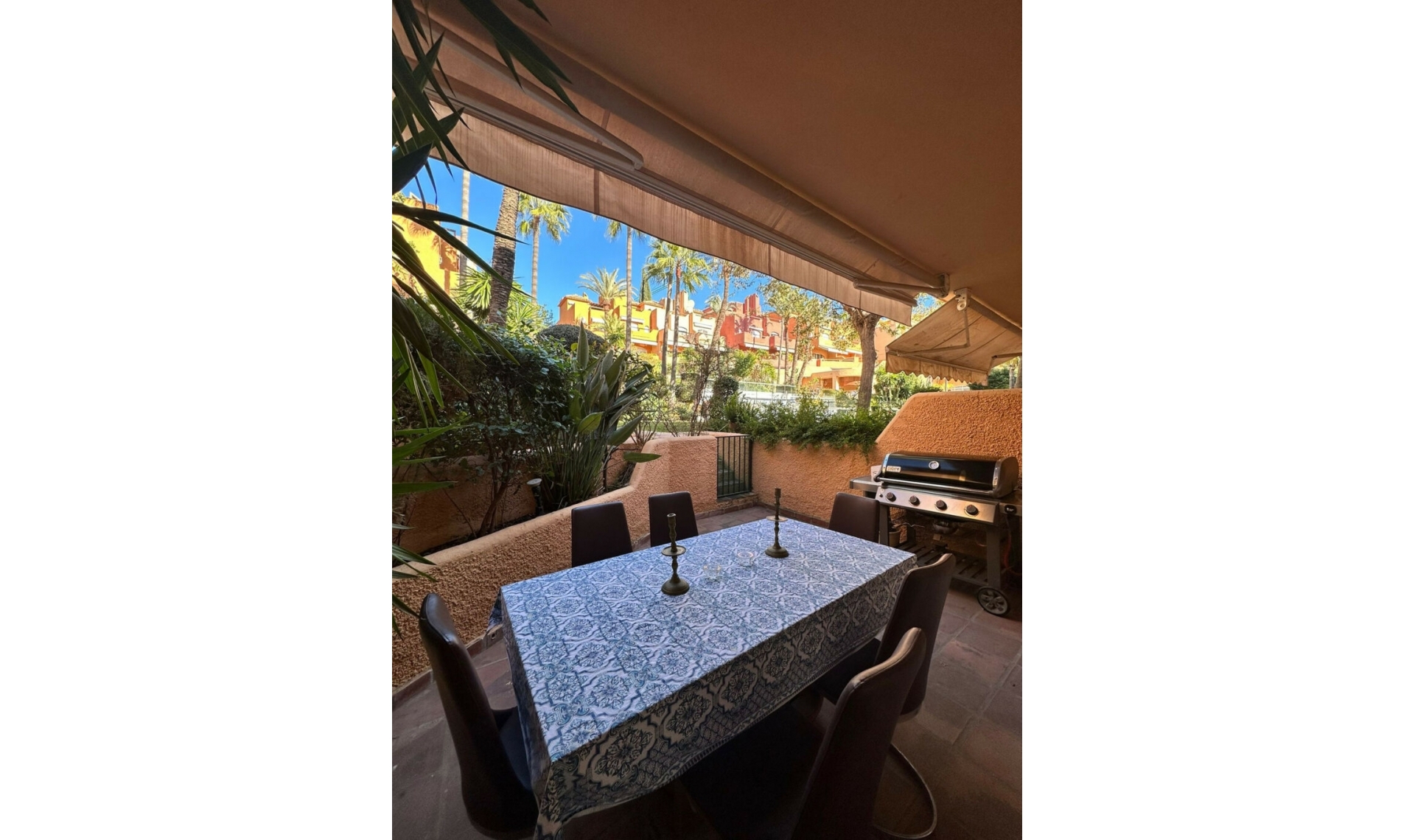 Resale - House -
Aloha