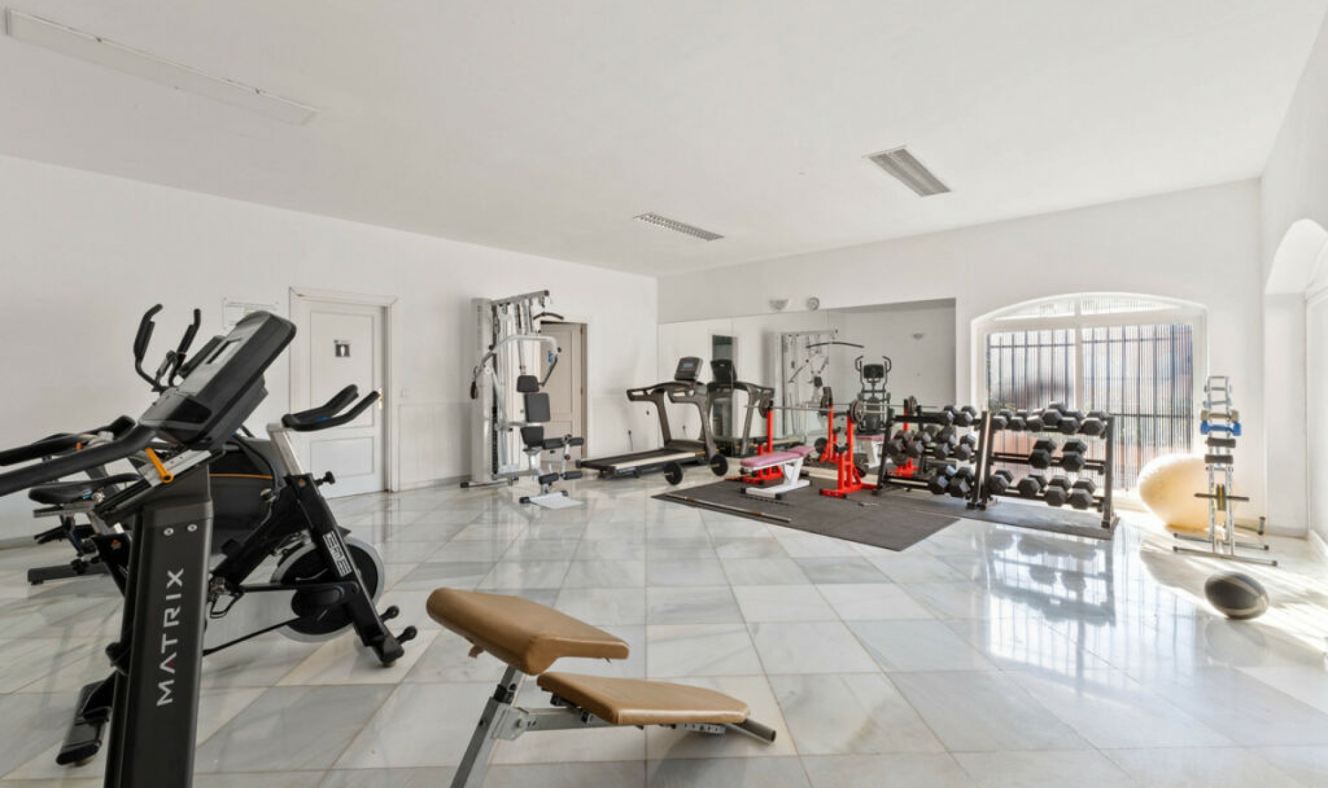 Resale - House -
Aloha