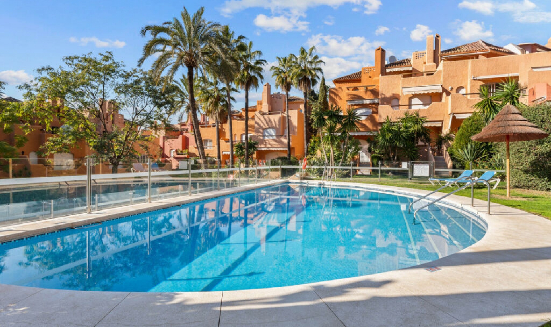 Resale - House -
Aloha