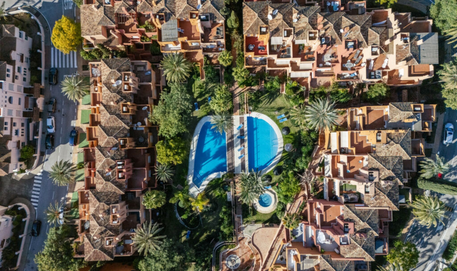 Resale - House -
Aloha