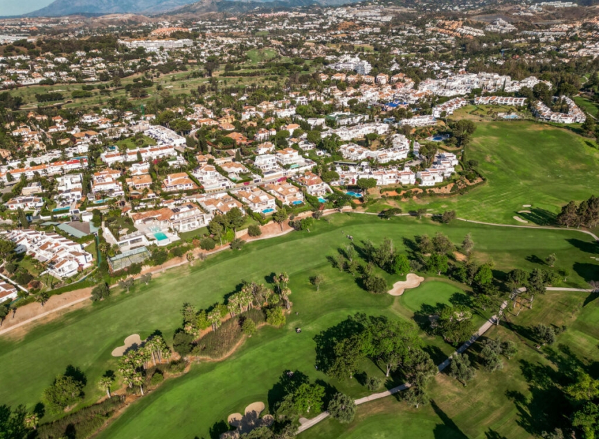 Resale - House -
Aloha