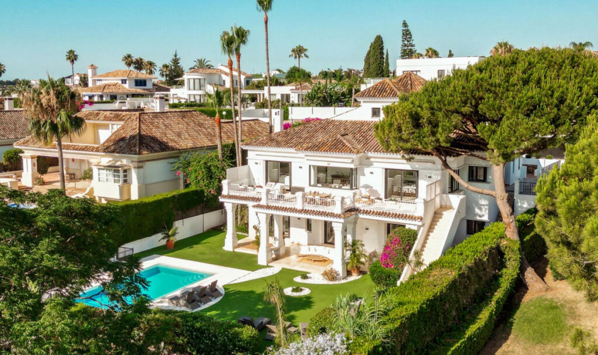 Resale - House -
Aloha