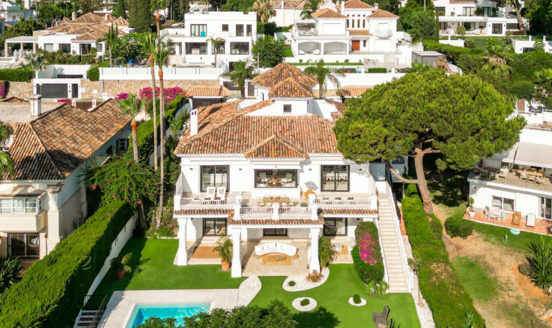 Resale - House -
Aloha