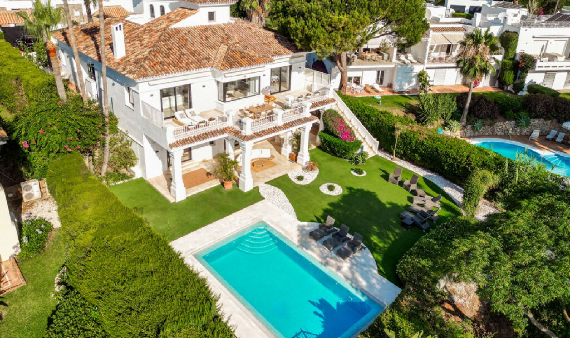 Resale - House -
Aloha