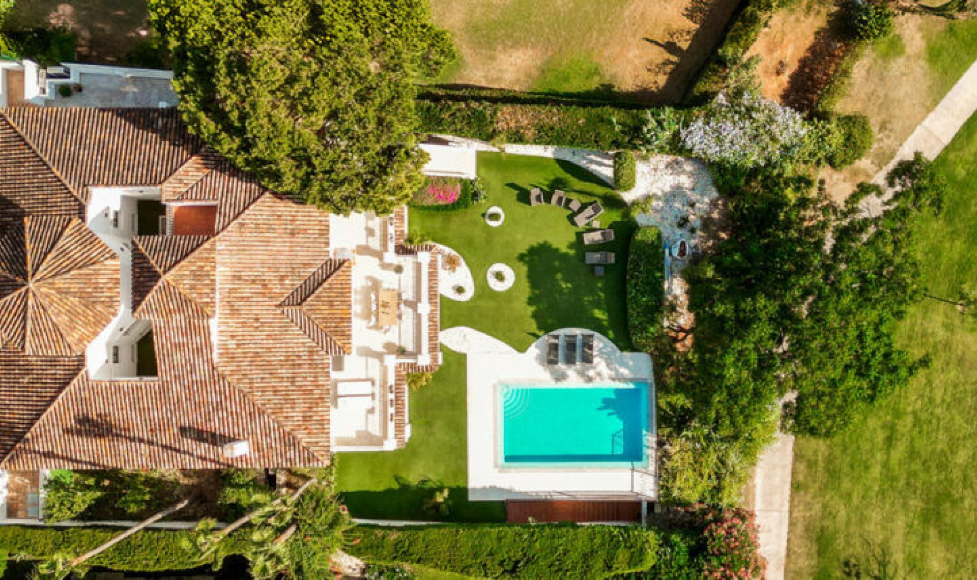 Resale - House -
Aloha