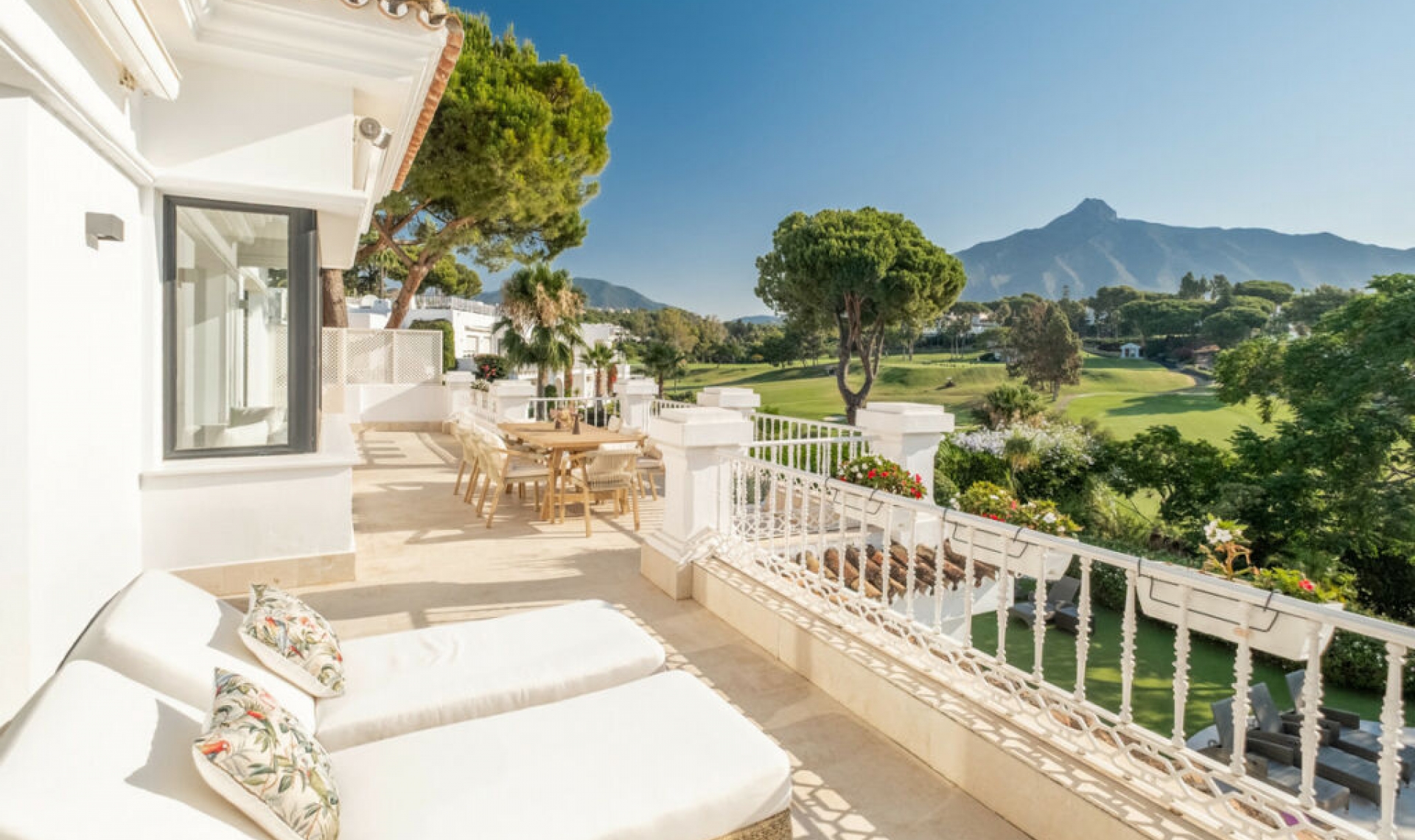 Resale - House -
Aloha