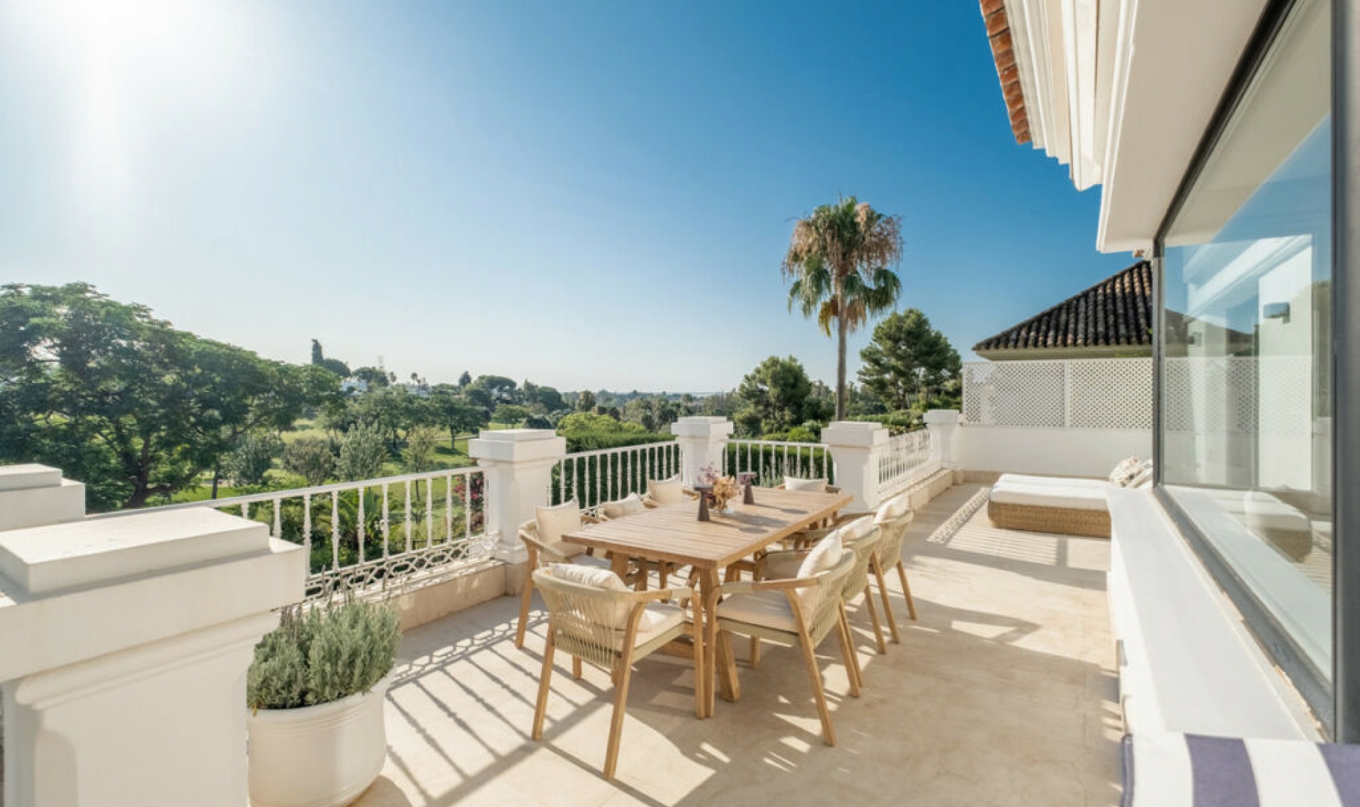 Resale - House -
Aloha