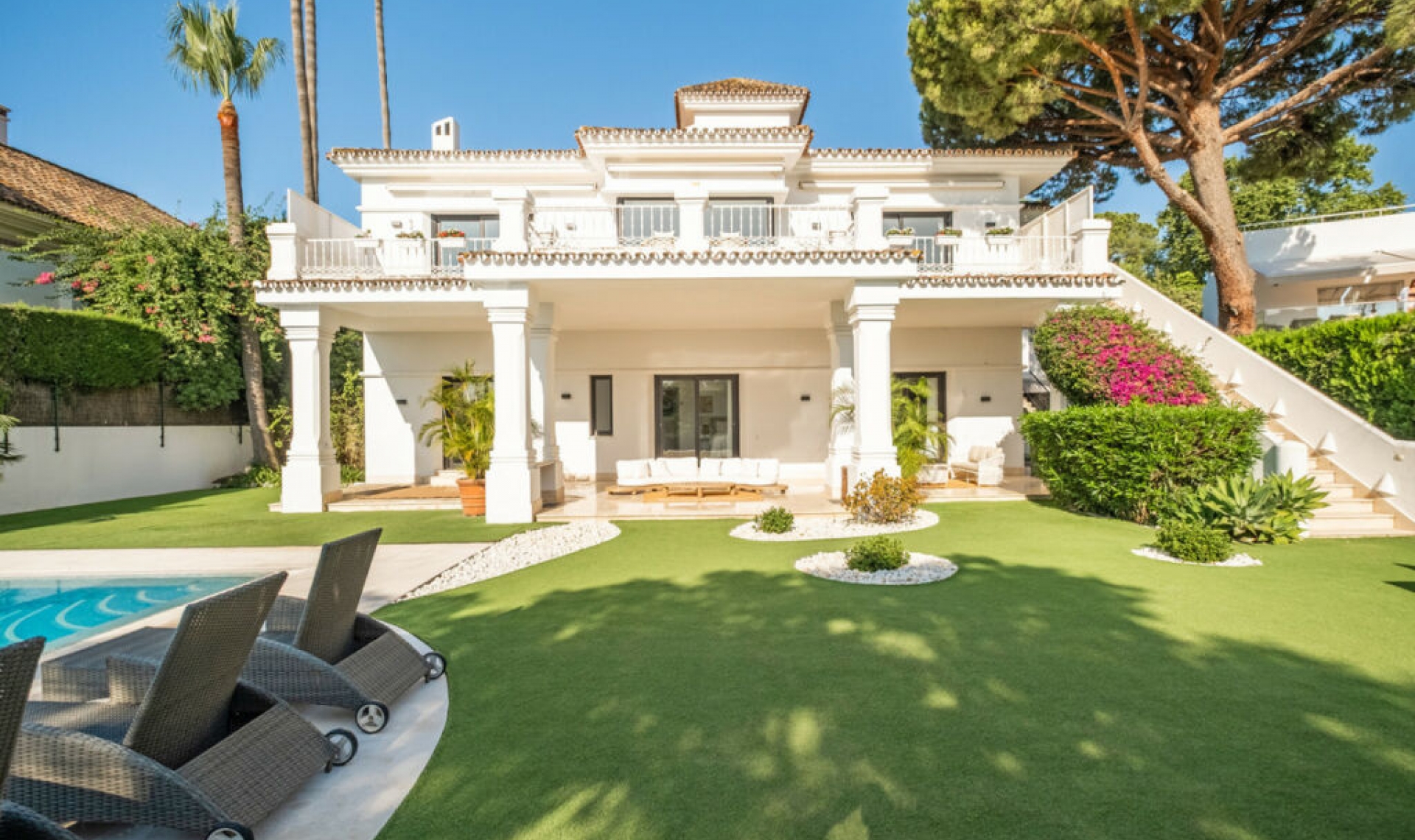 Resale - House -
Aloha