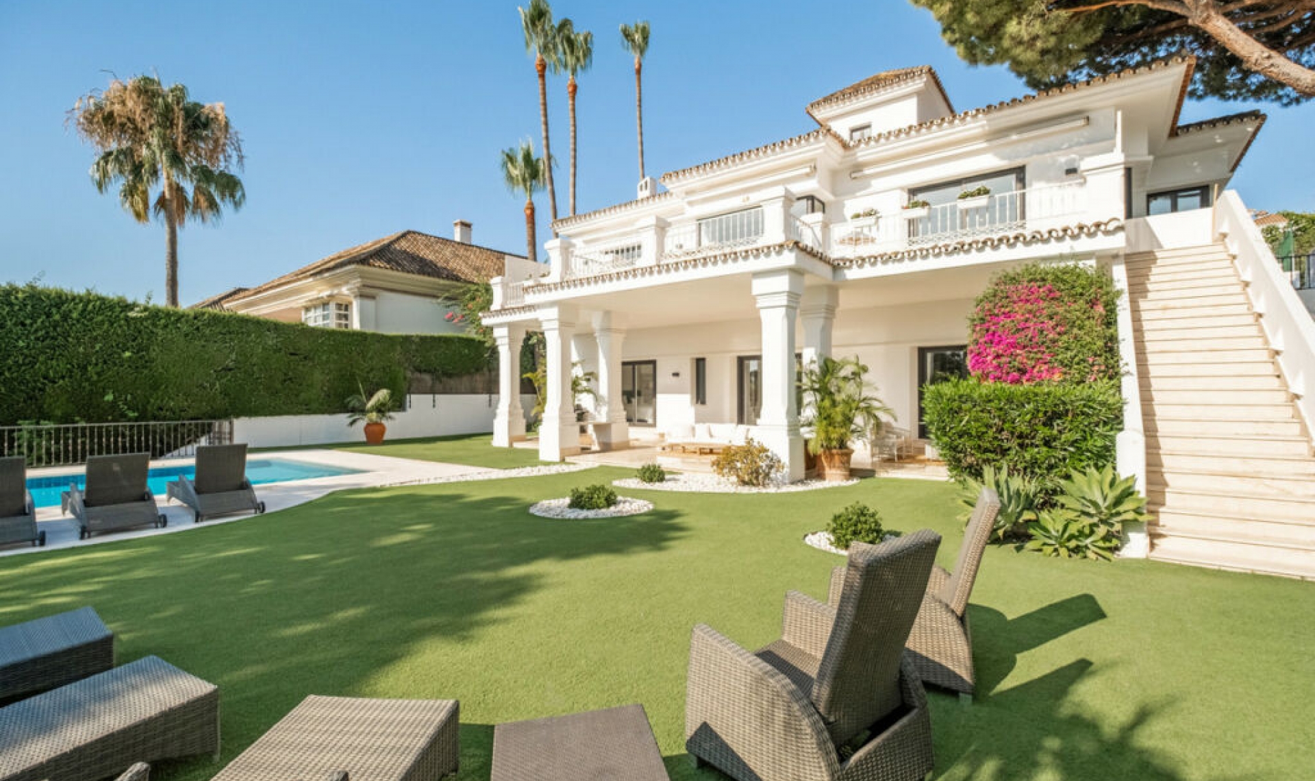 Resale - House -
Aloha