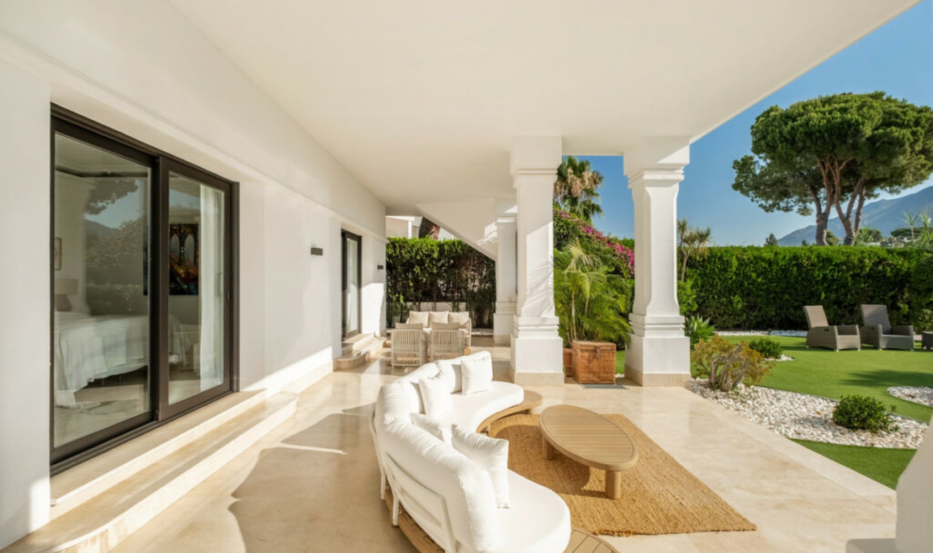 Resale - House -
Aloha