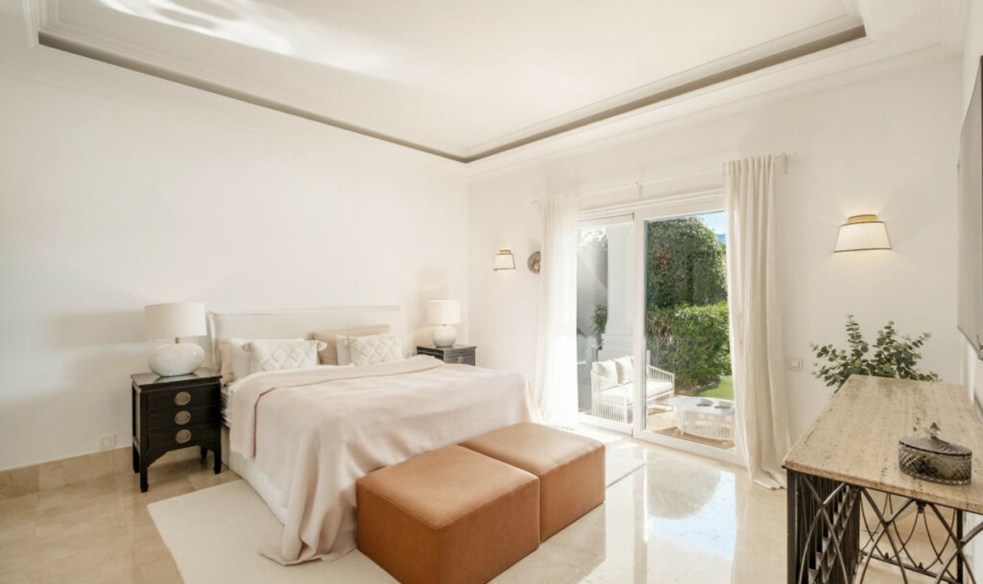 Resale - House -
Aloha