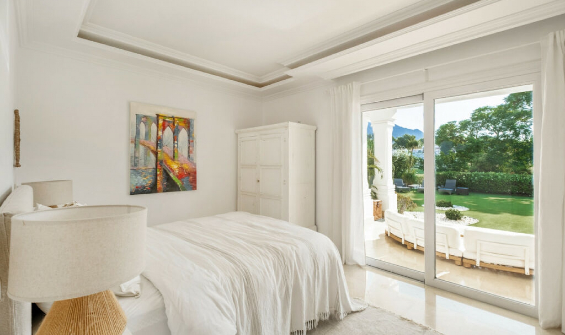 Resale - House -
Aloha