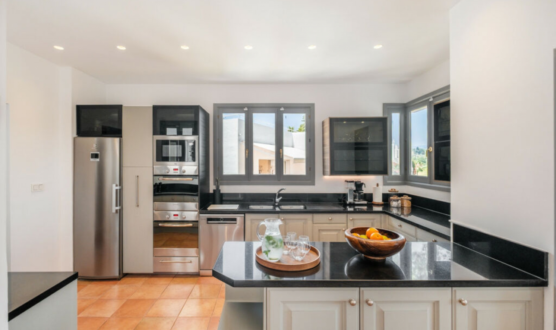 Resale - House -
Aloha