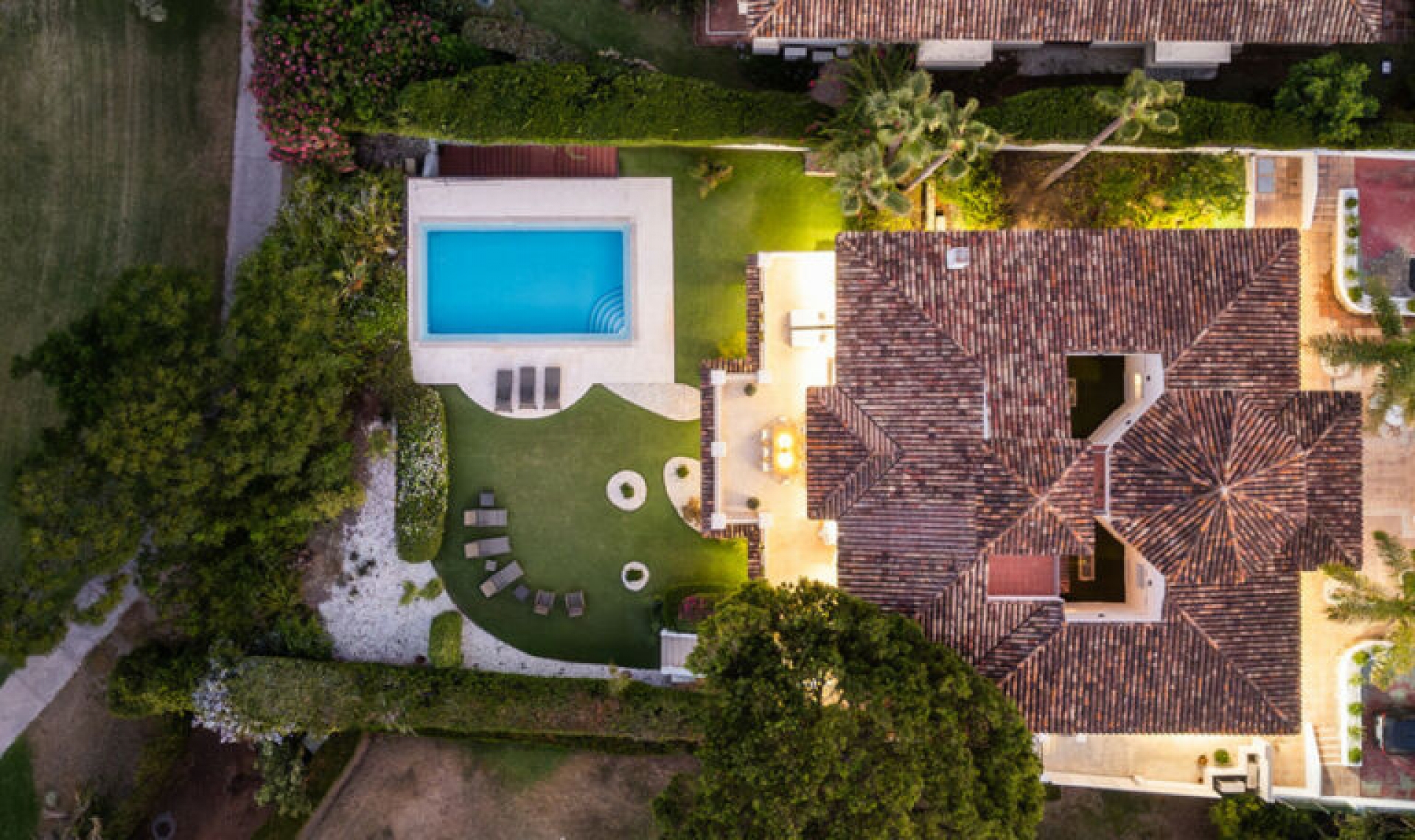 Resale - House -
Aloha