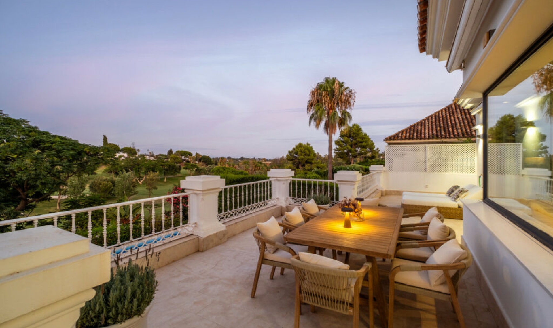 Resale - House -
Aloha