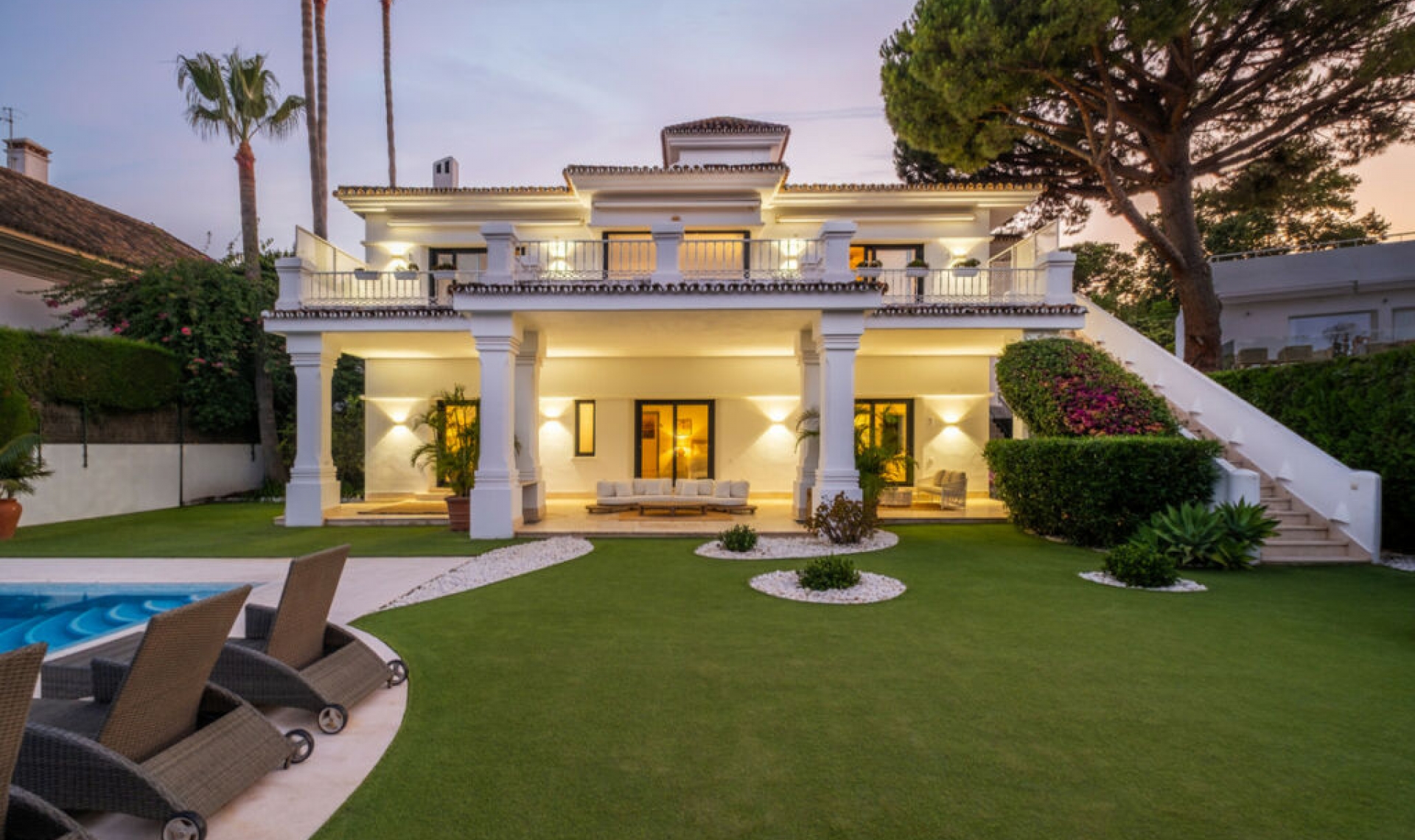 Resale - House -
Aloha