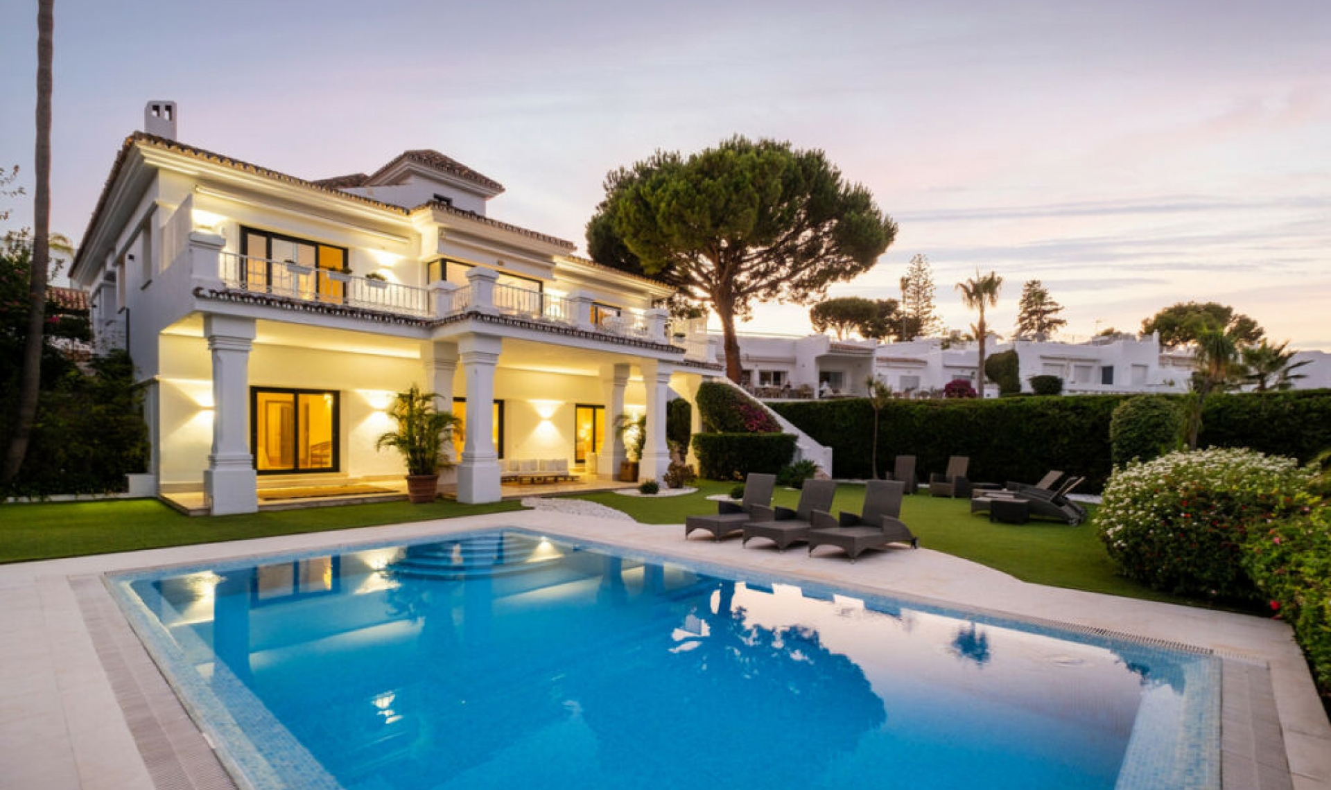 Resale - House -
Aloha