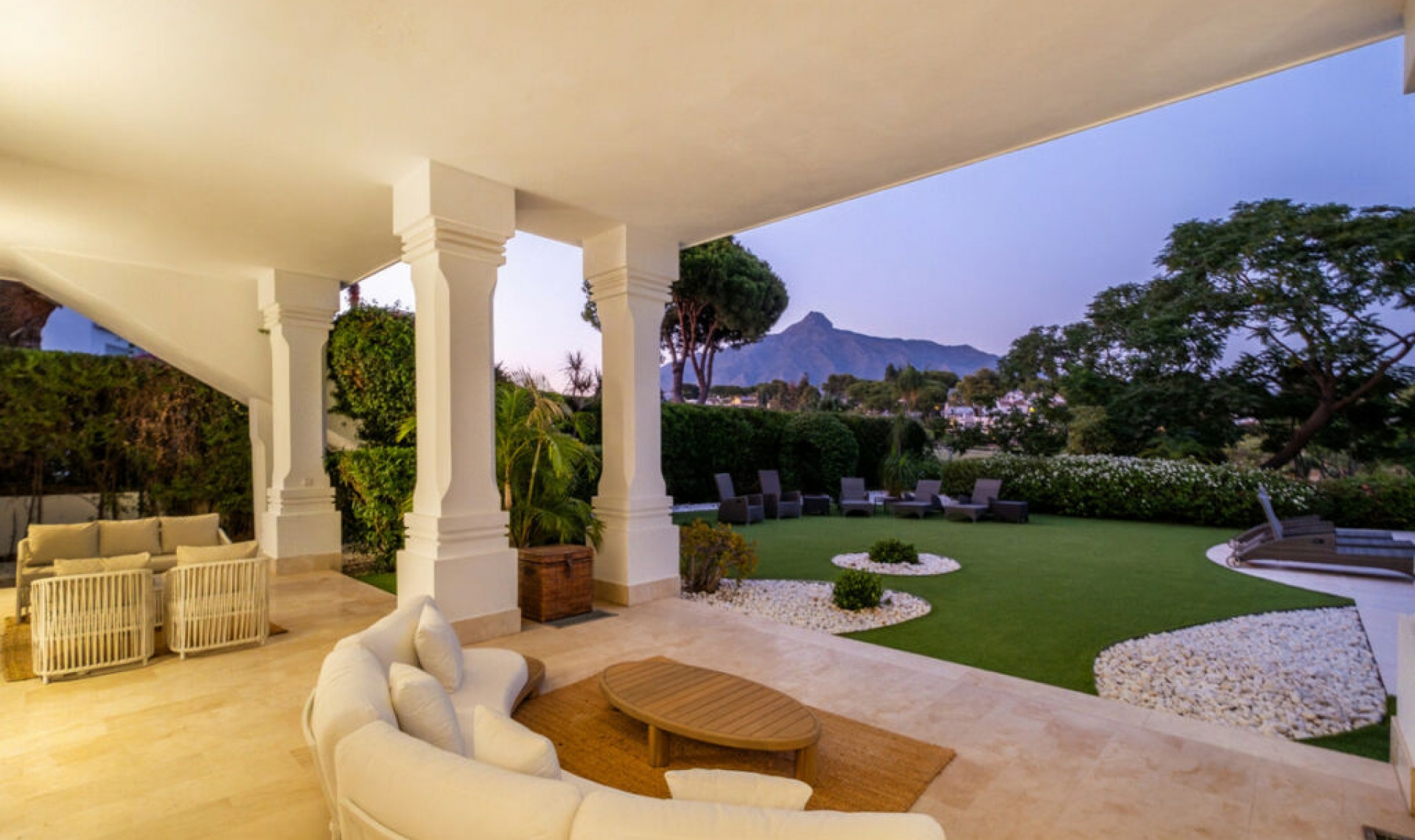 Resale - House -
Aloha