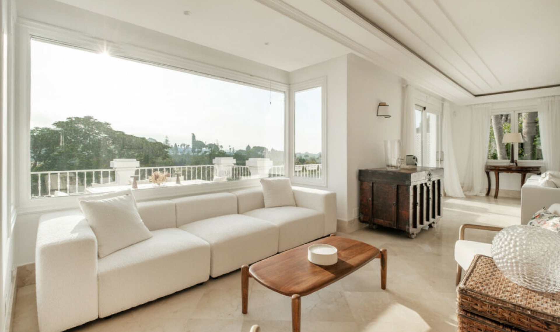 Resale - House -
Aloha