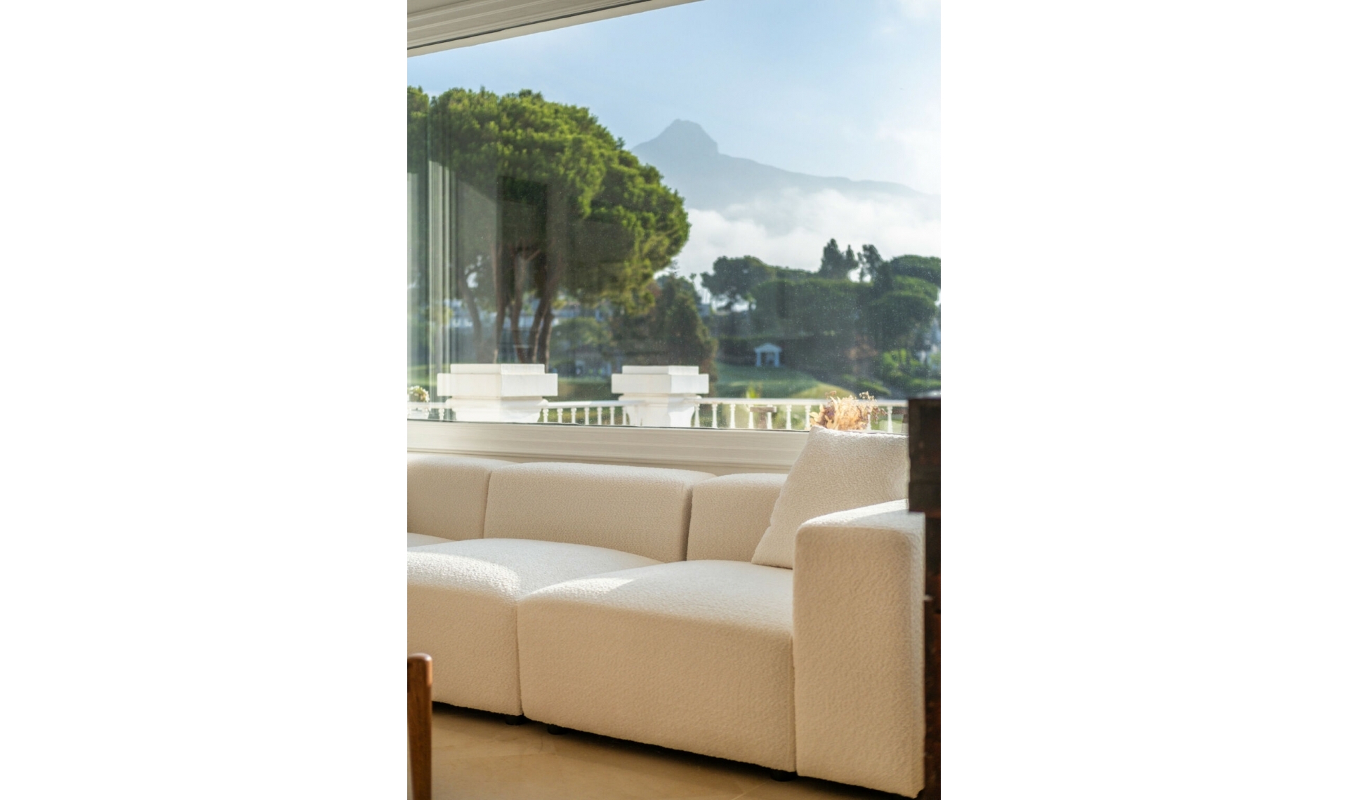 Resale - House -
Aloha