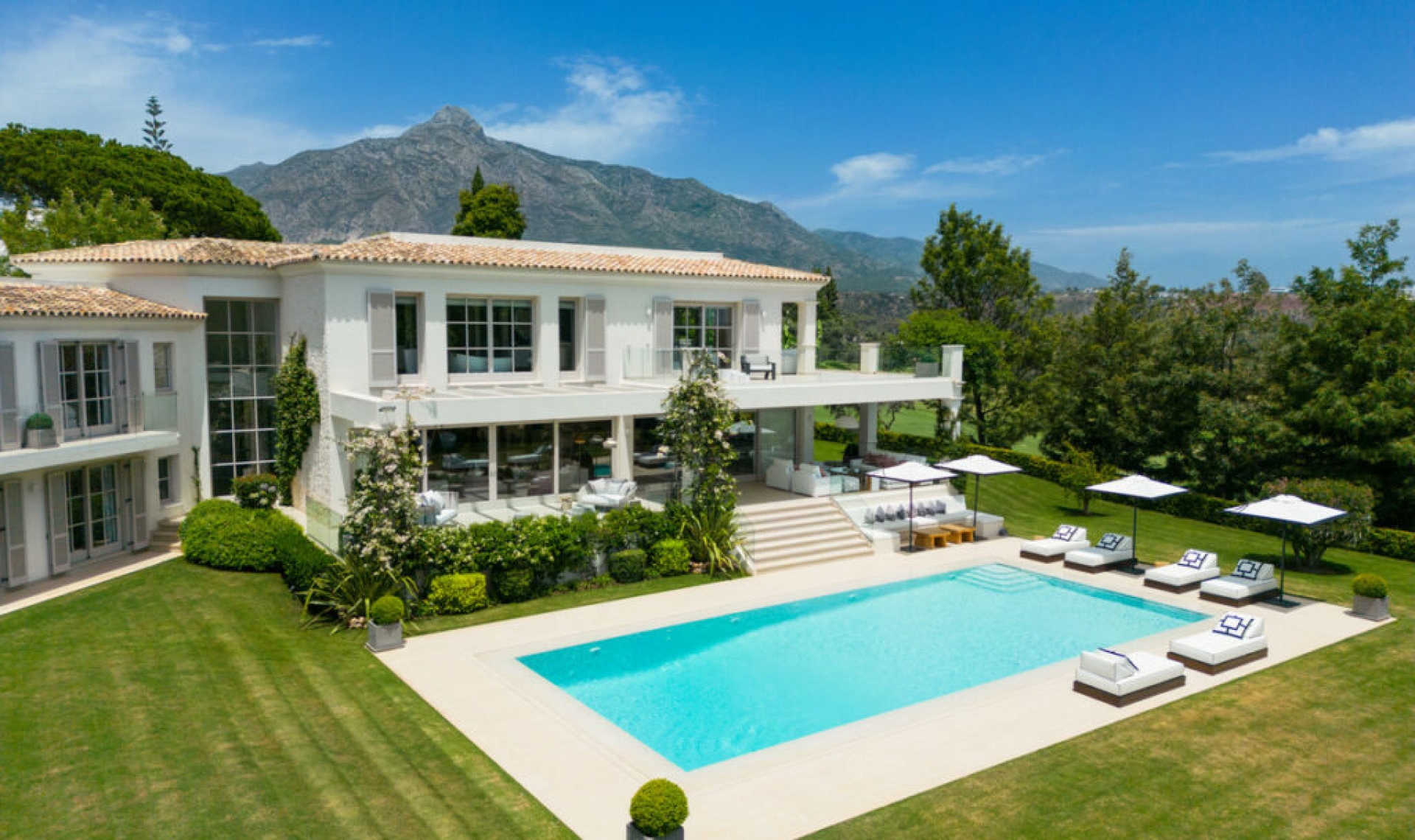 Resale - House -
Aloha