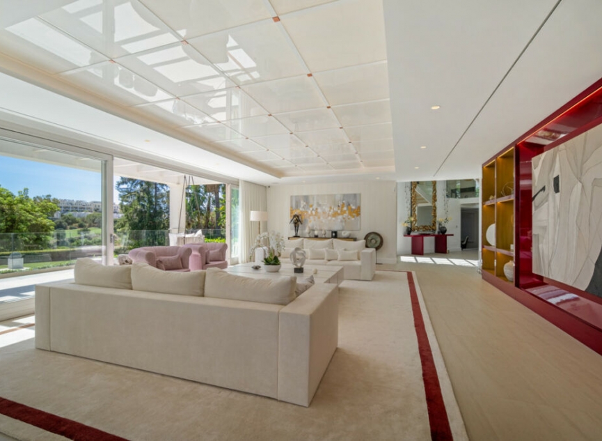 Resale - House -
Aloha