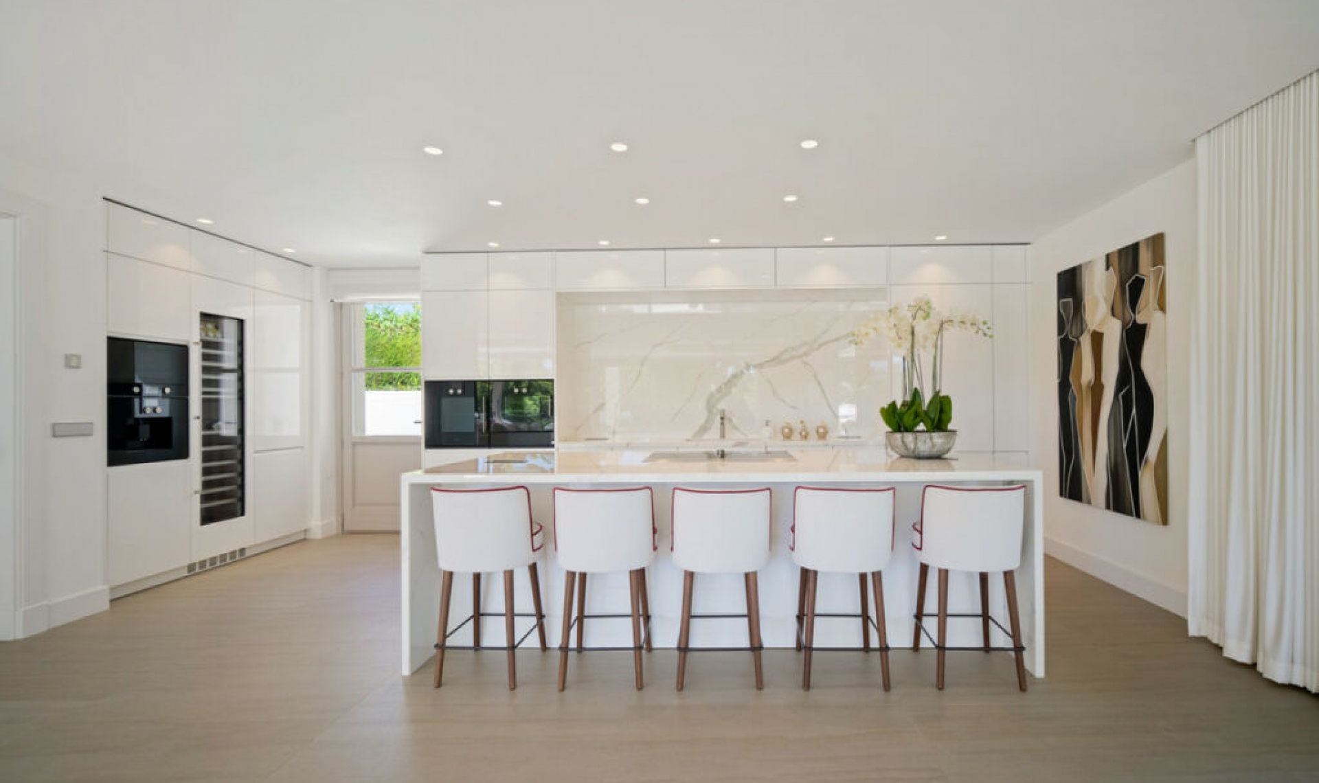 Resale - House -
Aloha