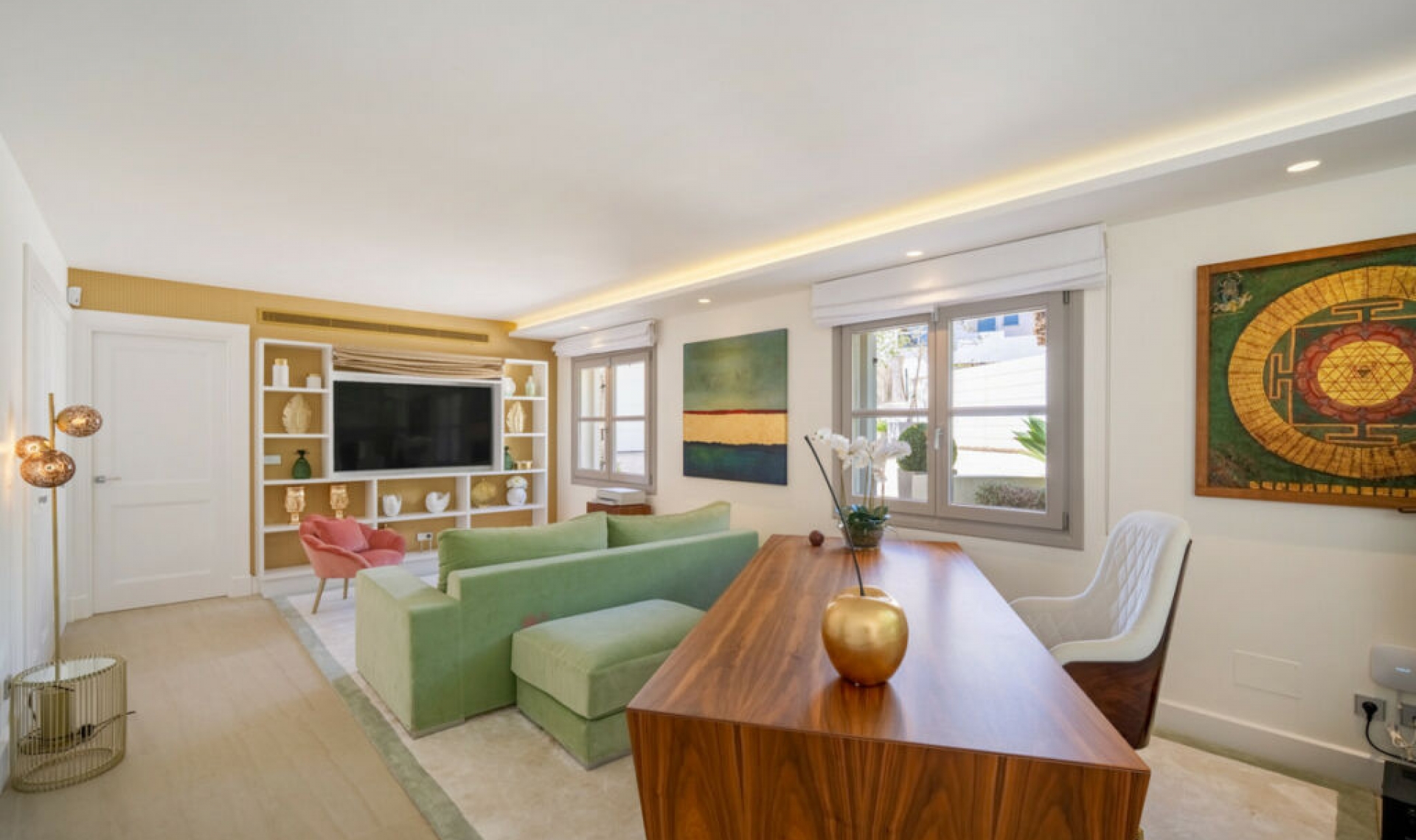 Resale - House -
Aloha