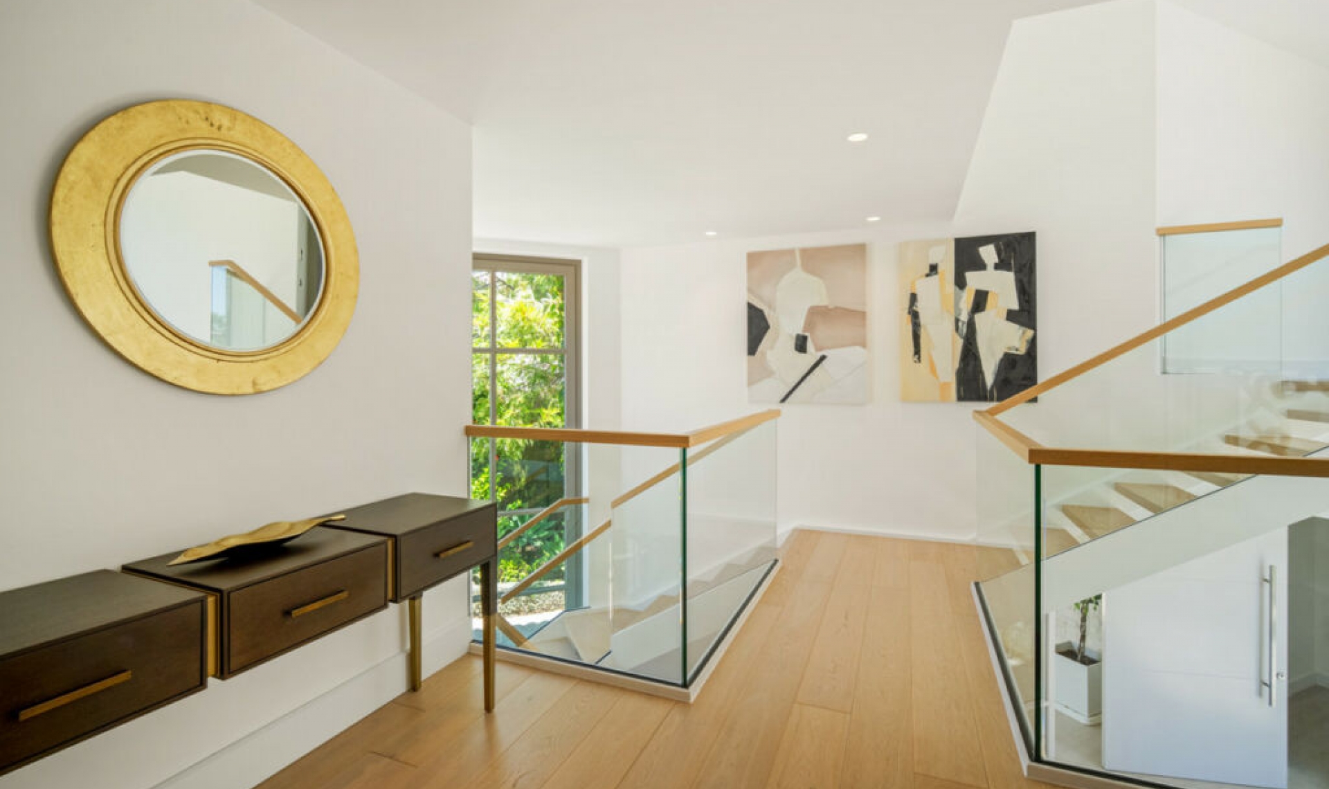 Resale - House -
Aloha